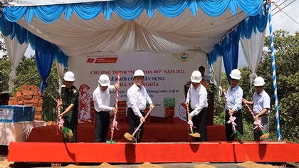 Trưởng ban Tuyên giáo Trung ương dự lễ khởi công xây dựng nhà tình nghĩa ở Bình Phước