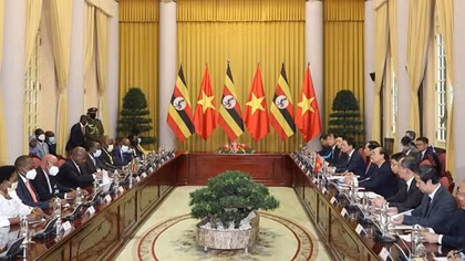 Chủ tịch nước Nguyễn Xuân Phúc hội đàm với Tổng thống Cộng hòa Uganda