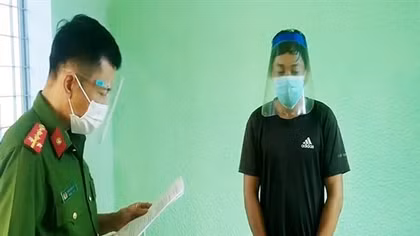 Bắt đối tượng dụ dỗ trẻ em quan hệ tình dục đồng tính