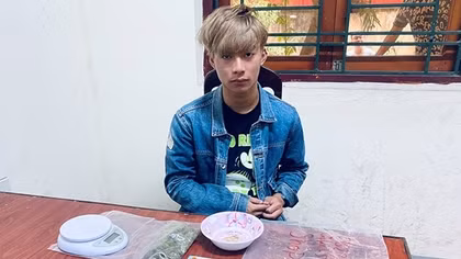 Đi uống cà phê “tranh thủ” rao bán cần sa