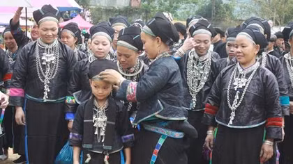 Lãng mạn với sợi xà-tích trên đỉnh Pờ Ly Ngài