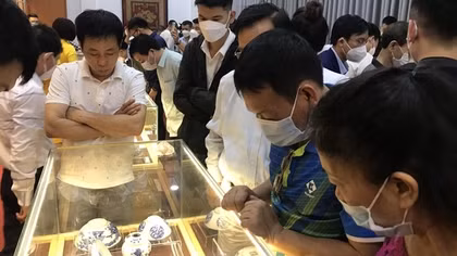 Trưng bày hơn 200 hiện vật cung đình Huế