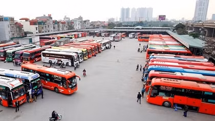 Lượng khách tại các bến xe tăng 300%