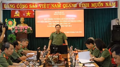 Thứ trưởng Lê Văn Tuyến thăm, làm việc với Bệnh viện 30-4