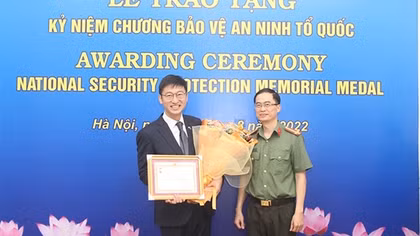 Bộ Công an: Trao Kỷ niệm chương tặng Lãnh sự Đại sứ quán Hàn Quốc