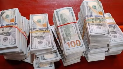 Làm rõ vụ vận chuyển gần 500 triệu đồng và 10.400 USD qua biên giới