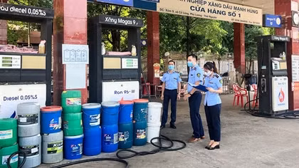 Pha chế xăng dầu nhưng không đăng ký bị phạt đến 60 triệu đồng