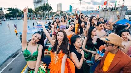 Vương miện sắc đẹp có là “lá bùa” đổi đời?