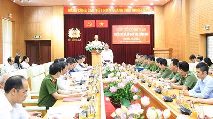 Đẩy nhanh xây dựng và số hóa dữ liệu các bộ, ngành để phục vụ người dân và doanh nghiệp