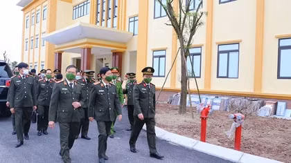Thứ trưởng Nguyễn Văn Sơn kiểm tra công tác tại Công an tỉnh Hưng Yên