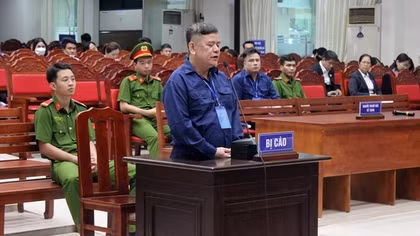 Các bị cáo trong đại án buôn lậu 200 triệu lít xăng nói lời sau cùng