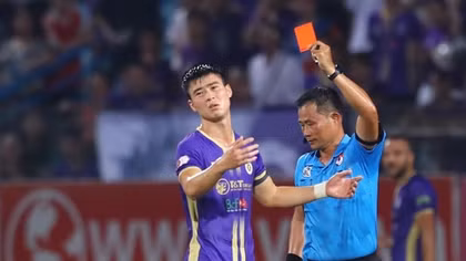 Tấm thẻ đỏ của Duy Mạnh và câu chuyện “thói quen xấu xí”