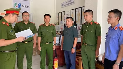 Bắt nguyên Phó Giám đốc, Phó trưởng phòng Kế hoạch CTCP dâu tằm tơ Mộc Châu