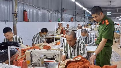 Trao “cần câu” giúp phạm nhân tái hòa nhập cộng đồng