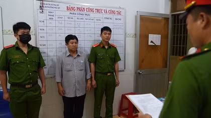 Khởi tố, bắt tạm giam tài xế xe khách vượt đèn đỏ, gây tai nạn nghiêm trọng