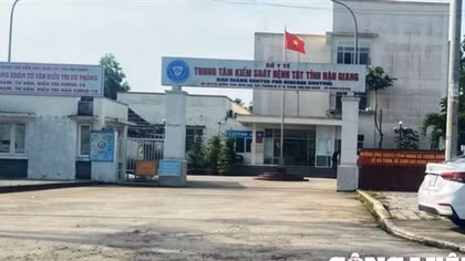 Bắt cựu Giám đốc CDC Hậu Giang cùng 2 cựu Trưởng phòng