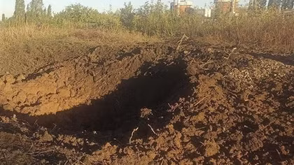 Tên lửa Nga tạo ra "miệng núi lửa" ngay sát nhà máy điện hạt nhân Ukraine