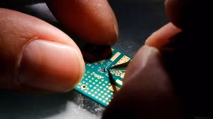 Trung Quốc rót trăm tỷ USD "hậu thuẫn" chip nội địa