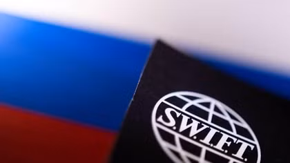Phương Tây loại loạt ngân hàng Nga khỏi hệ thống SWIFT
