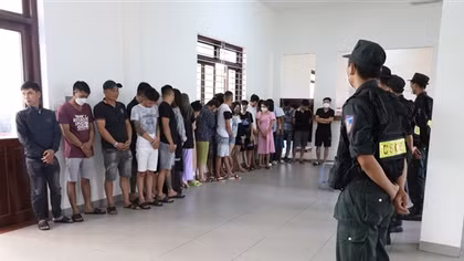 40 nam nữ “dính” ma túy trong quán karaoke