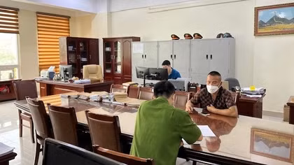 Bị khởi tố vì giật hồ sơ từ tay thẩm phán rồi bỏ chạy