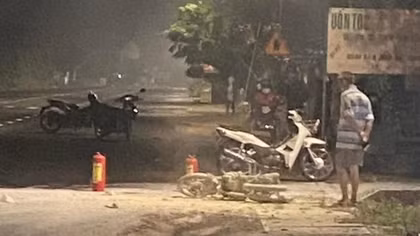 Xe bán tải tông đuôi xe máy khiến đôi nam nữ tử vong