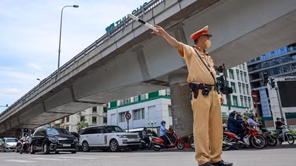 Cảnh sát giao thông Thủ đô phòng, chống tai nạn, ùn tắc giữa “chảo lửa”