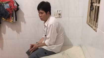 Đi bấm huyệt, bé gái bị người đàn ông mù giao cấu