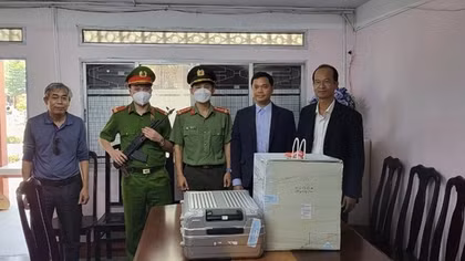 Hai cổ vật triều Nguyễn trúng đấu giá từ Tây Ban Nha đã về đến Huế
