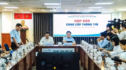 Họa sĩ Bùi Chát phải tự tiêu hủy tranh và khắc phục sai phạm