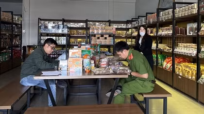 Hình ảnh xấu xí của “cò đặc sản” và hướng dẫn viên du lịch