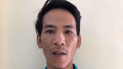 Đòi "lót tay" 100 triệu mới được cấp bìa đỏ
