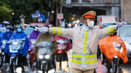 Miền Bắc mưa lạnh, vùng núi trời rét; Trung Bộ ngày hửng nắng