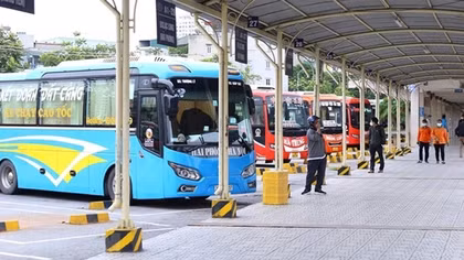 Giá vé máy bay, xe khách “đón đầu” dịp nghỉ lễ