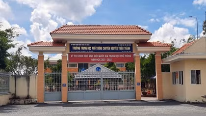 Xác minh vụ thầy giáo cấp 3 bị tố "mơn trớn" nhiều học sinh