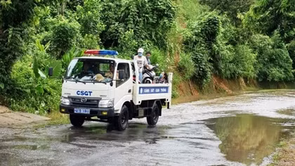 Ngập úng cục bộ trên quốc lộ 37 gây ách tắc giao thông trong nhiều giờ