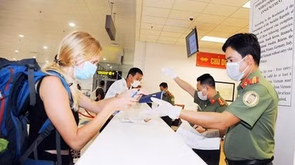 Đề xuất giảm thời gian cách ly y tế với người nhập cảnh
