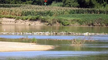Người dân lo lắng về đập tạm trên sông Quảng Huế