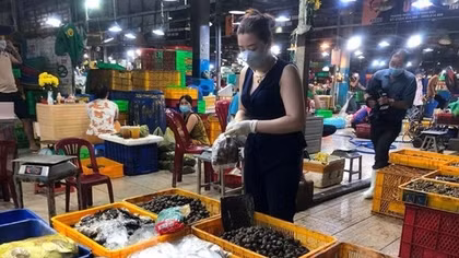 Phát triển chợ truyền thống hướng đến mục tiêu thích ứng với dịch COVID-19 và chuyển đổi số