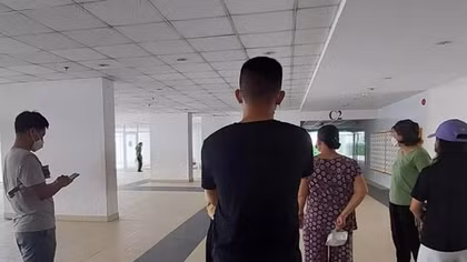Hai cha con tử vong bất thường trong căn hộ trên tầng 9