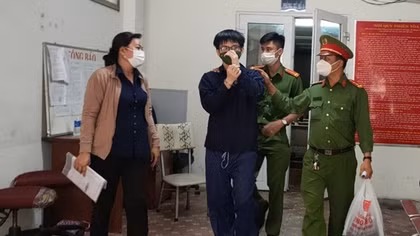 Giải quyết mâu thuẫn bằng dao, nam sinh viên lĩnh gần 14 năm tù