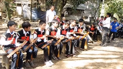 Truyền dạy cồng chiêng ở Tây Nguyên: Vẫn theo kiểu "chuồn chuồn đạp nước?"