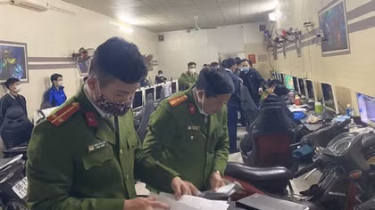 Triệt phá đường dây bán vé máy bay giả cho người Việt Nam ở nước ngoài