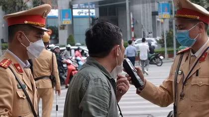 "Khoá đầu, khoá đuôi" xử lý ma men
