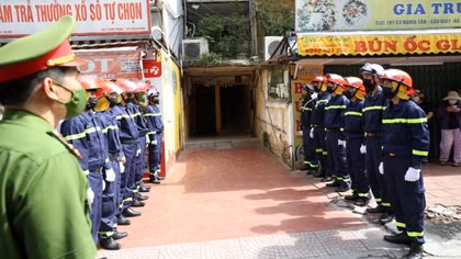 Nghẹn ngào tiễn biệt người liệt sĩ trẻ quả cảm