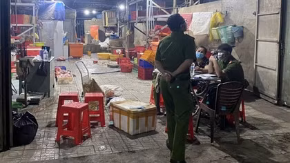 Tiêu hủy gần 1,3 tấn nội tạng trâu, bò ngâm hóa chất