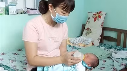 Bé trai sơ sinh bị bỏ rơi ở nghĩa trang