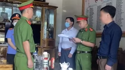 Hai Chủ tịch xã và Giám đốc công ty lập khống hồ sơ xây dựng nhà văn hoá