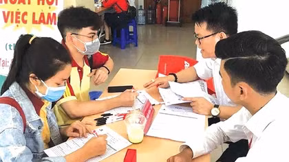 Doanh nghiệp tăng đãi ngộ để thu hút lao động