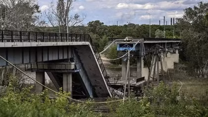 Cây cầu cuối cùng ở Severodonetsk bị đánh sập, hàng trăm lính Ukraine "kẹt cứng"